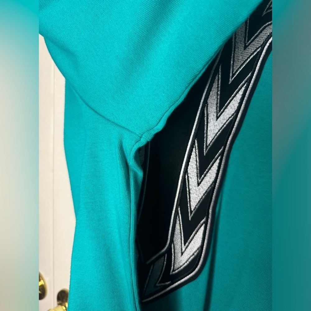 Bob Mackie Wearable Art teal tunic top w/ black and white embellishments Size M - Picture 8 of 12